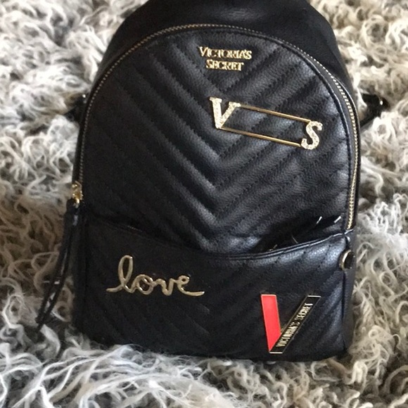 Victoria Secret Backpack π»π»π»β€οΈππ½ππ½ππ½πΊπΈ - Picture 1 of 4